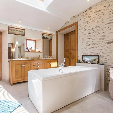 別荘 Familial Spacieux Avec Piscine Naturelle, Proche Nantes - Fr-1-306-1218 *